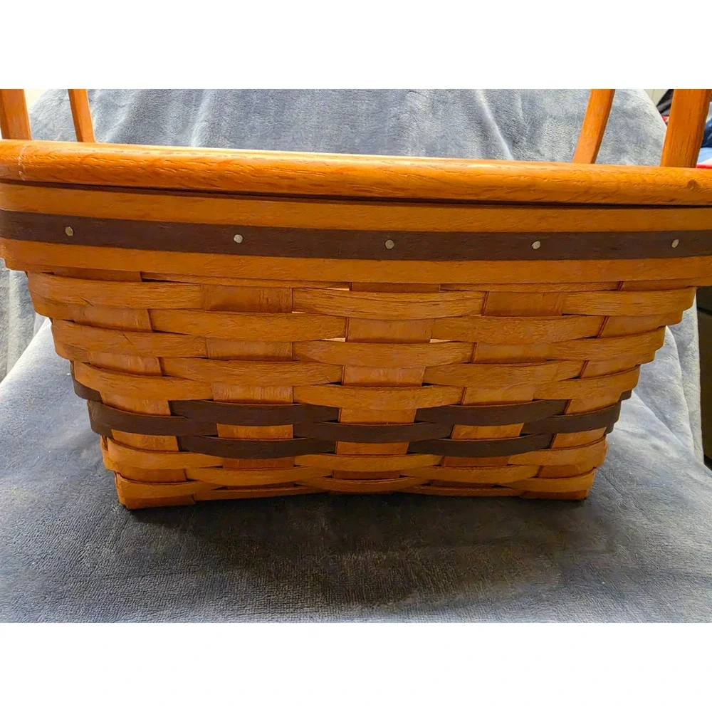 Bradford Basket Co 1998 Handwoven Wooden Pie Basket Heart Lid Riser USA Made